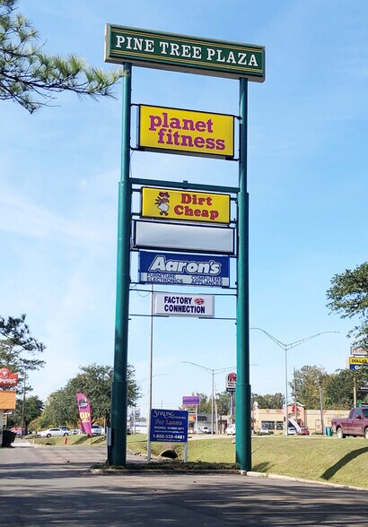 730 Memorial Blvd, Picayune, MS à louer - Photo du bâtiment - Image 3 de 3