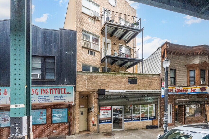 102-45 Jamaica Ave, Richmond Hl, Richmond Hill, NY à vendre - Photo du bâtiment - Image 2 de 7