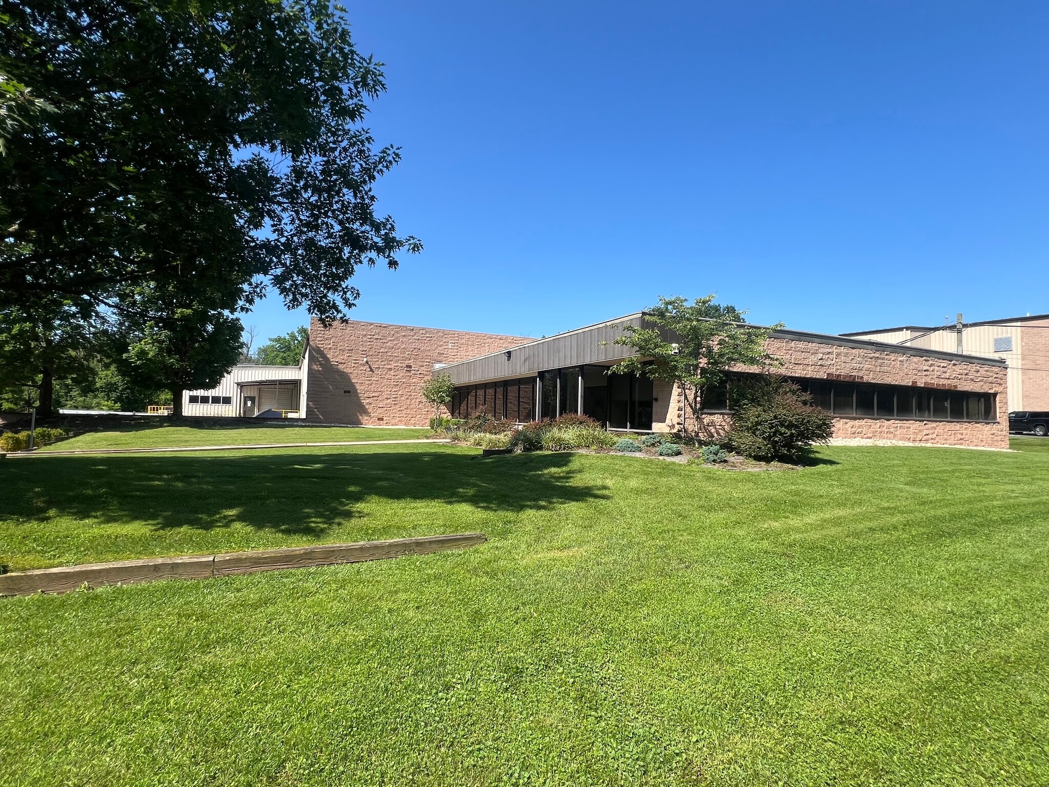 201 Chambers Brook Rd, Branchburg, NJ for lease Building Photo- Image 1 of 2