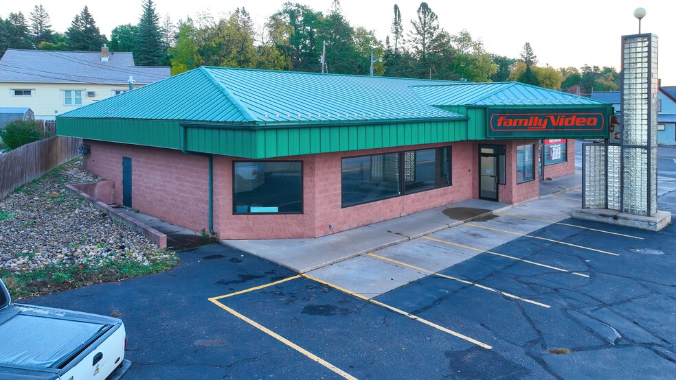 901 S Stephenson Ave, Iron Mountain, MI for lease - Building Photo - Image 2 of 6