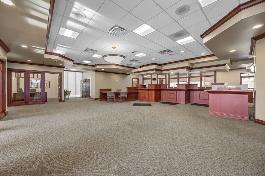 3414 Mount Vernon Rd SE, Cedar Rapids, IA à vendre - Photo du bâtiment - Image 3 de 35