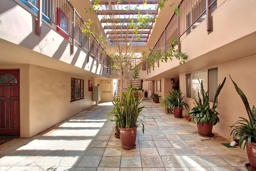 2037 S Coast Hwy, Laguna Beach, CA à louer - Photo du bâtiment - Image 2 de 21