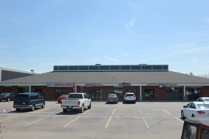 10792-10798 Montgomery Rd, Montgomery, OH for lease - Building Photo - Image 1 of 1