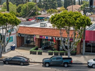 Plus de détails pour 17826 Chatsworth St, Granada Hills, CA - Commerce de détail à vendre