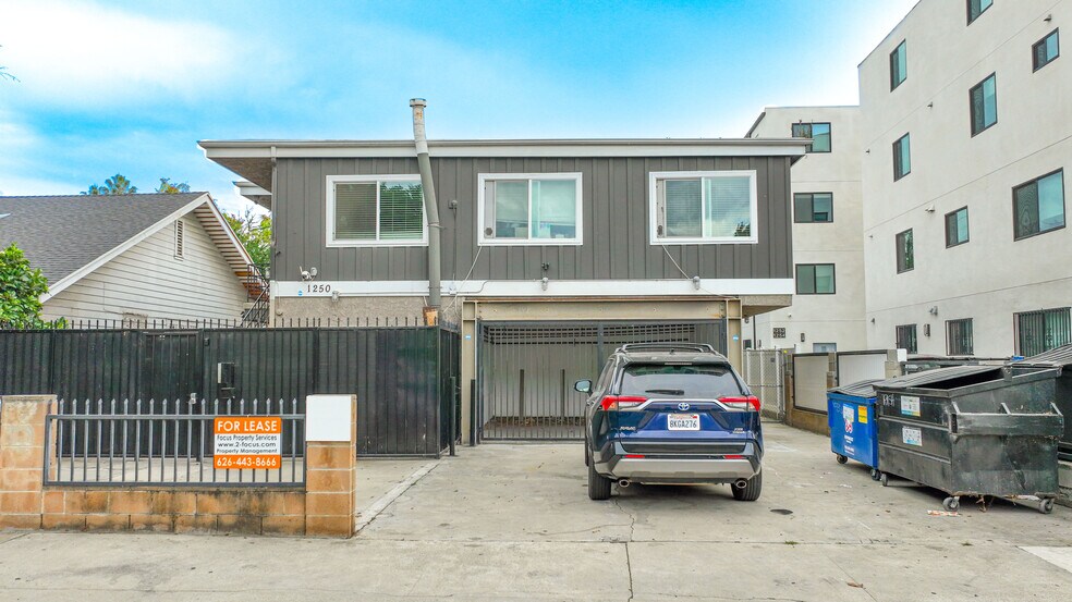 1252 W 37th St, Los Angeles, CA à vendre - Photo du bâtiment - Image 3 de 24