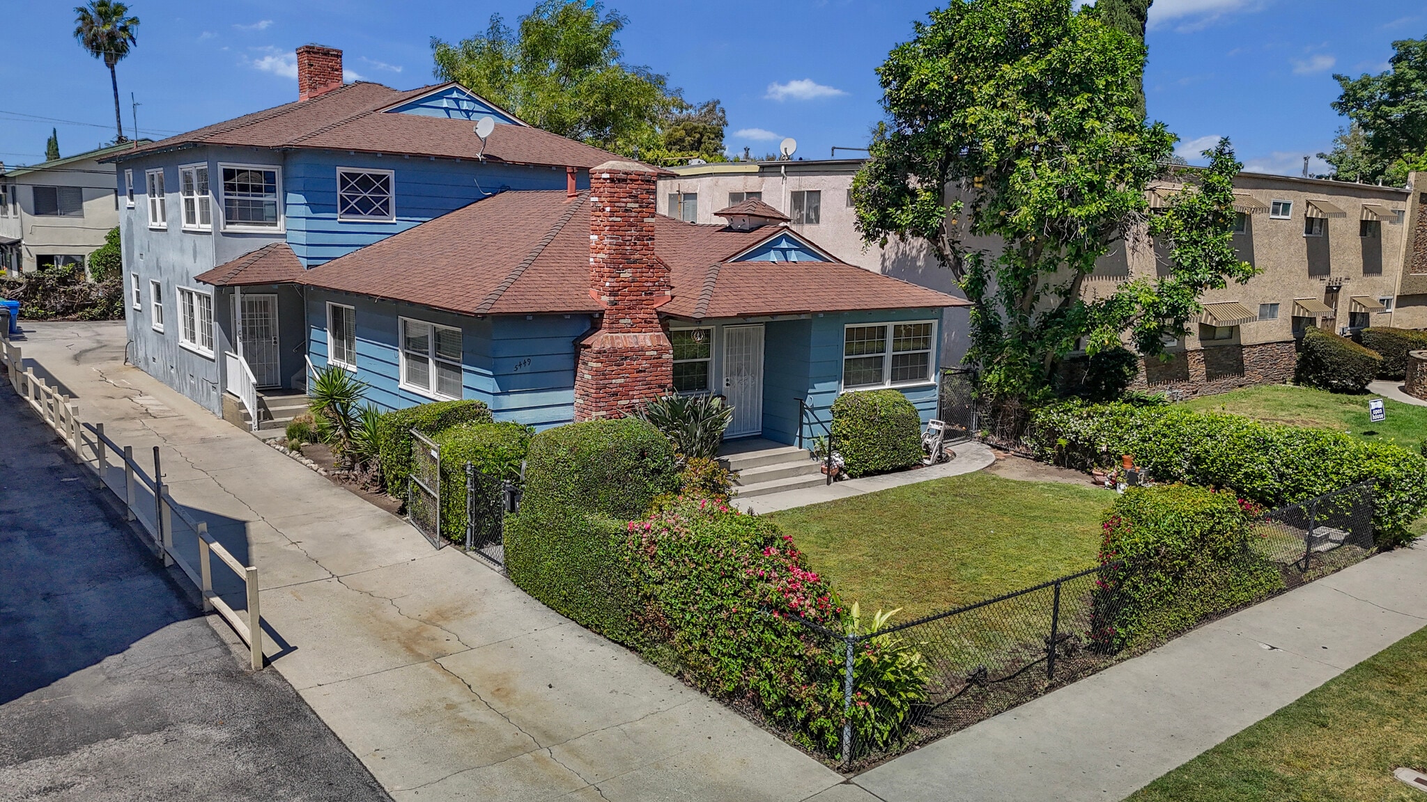 5449 Bellingham Ave, Valley Village, CA à vendre Photo principale- Image 1 de 12