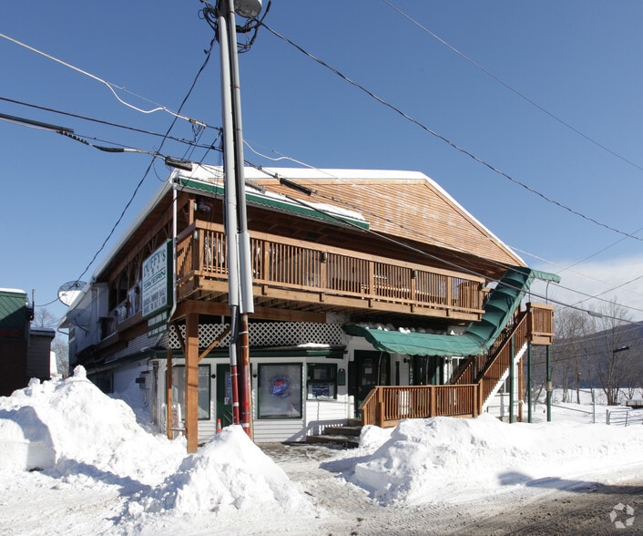 20 Amherst St, Lake George, NY à vendre - Photo du bâtiment - Image 2 de 5