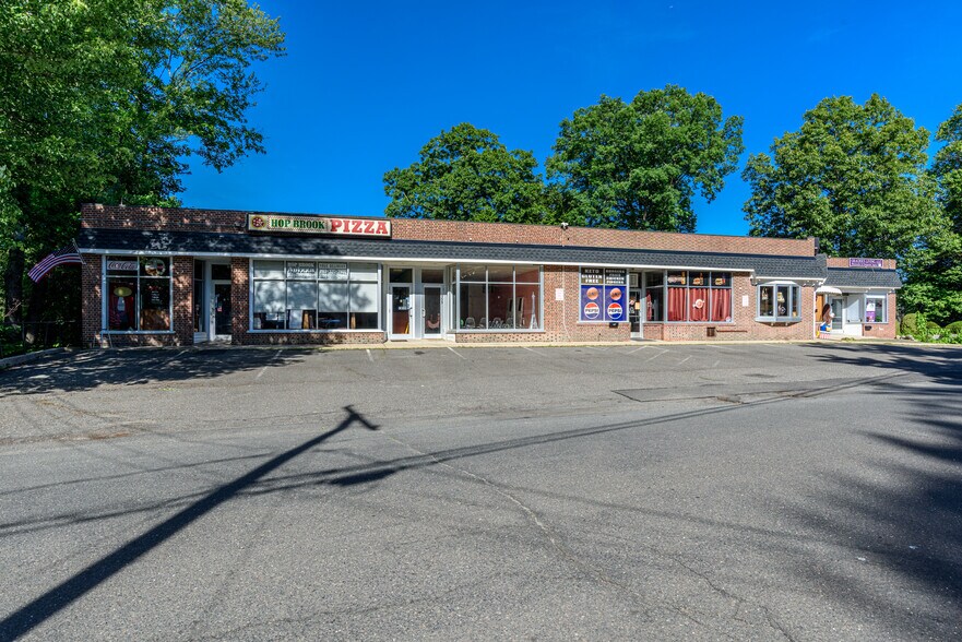 147 Quinn St, Naugatuck, CT à vendre - Photo du bâtiment - Image 3 de 6