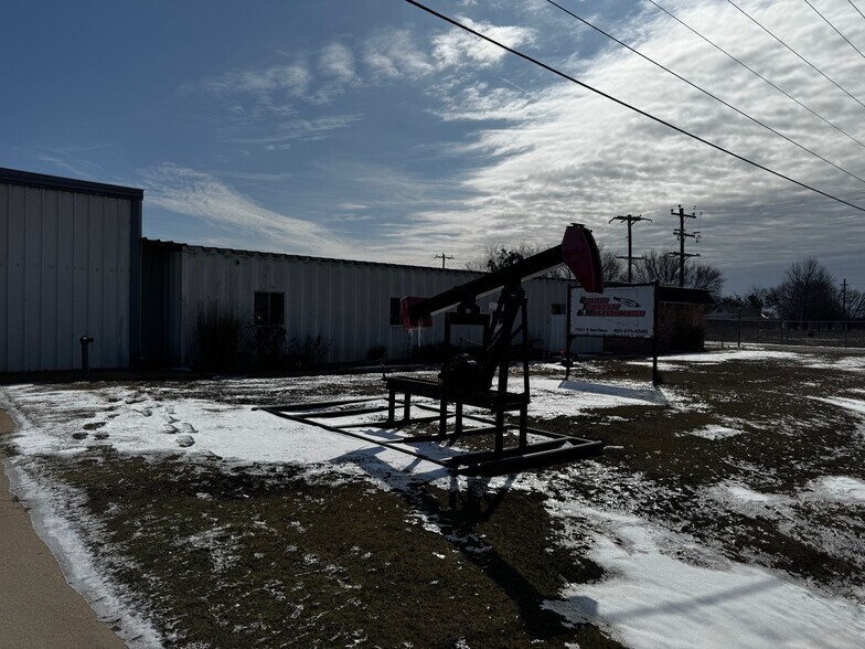 7801 N Harrison Ave, Shawnee, OK à vendre - Photo du bâtiment - Image 2 de 12