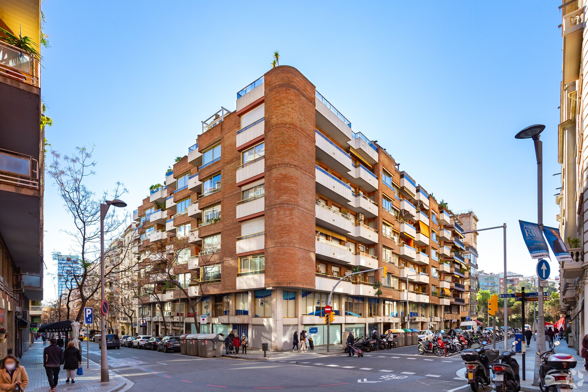 Carrer de Calvet, 33, Barcelone, Barcelona à louer Photo du bâtiment- Image 1 de 4
