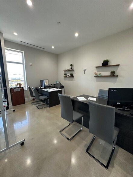 12750 NW 17th St, Miami, FL à vendre - Photo du bâtiment - Image 3 de 39