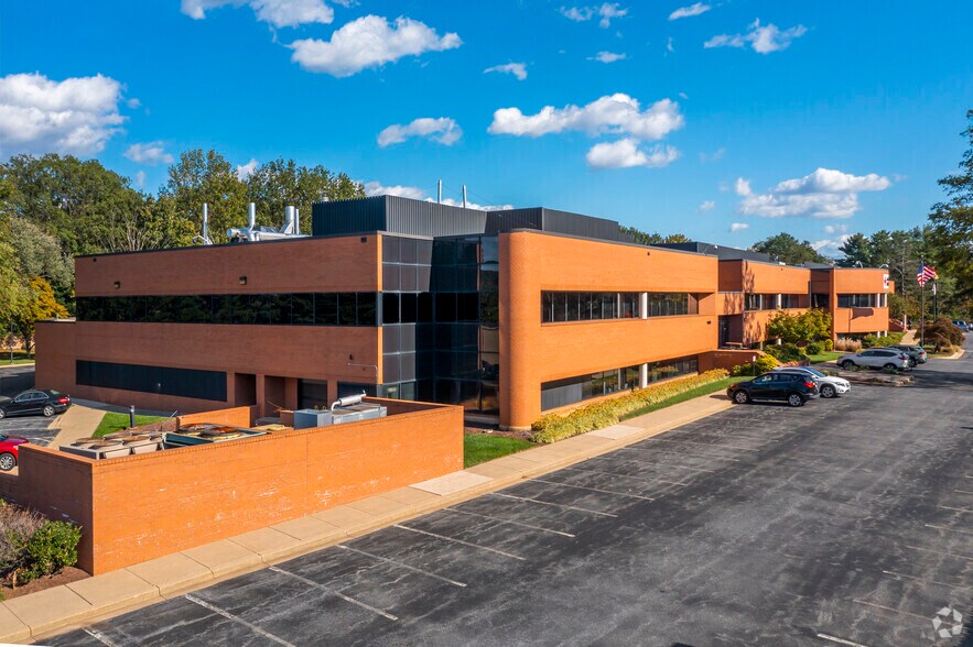 15601 Crabbs Branch Way, Rockville, MD à louer - Photo du bâtiment - Image 2 de 5