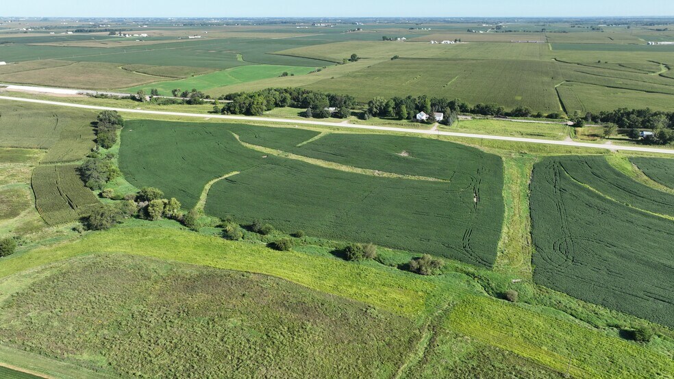Tract 3 IA-92 Hwy, Ainsworth, IA à vendre - Photo du bâtiment - Image 2 de 21