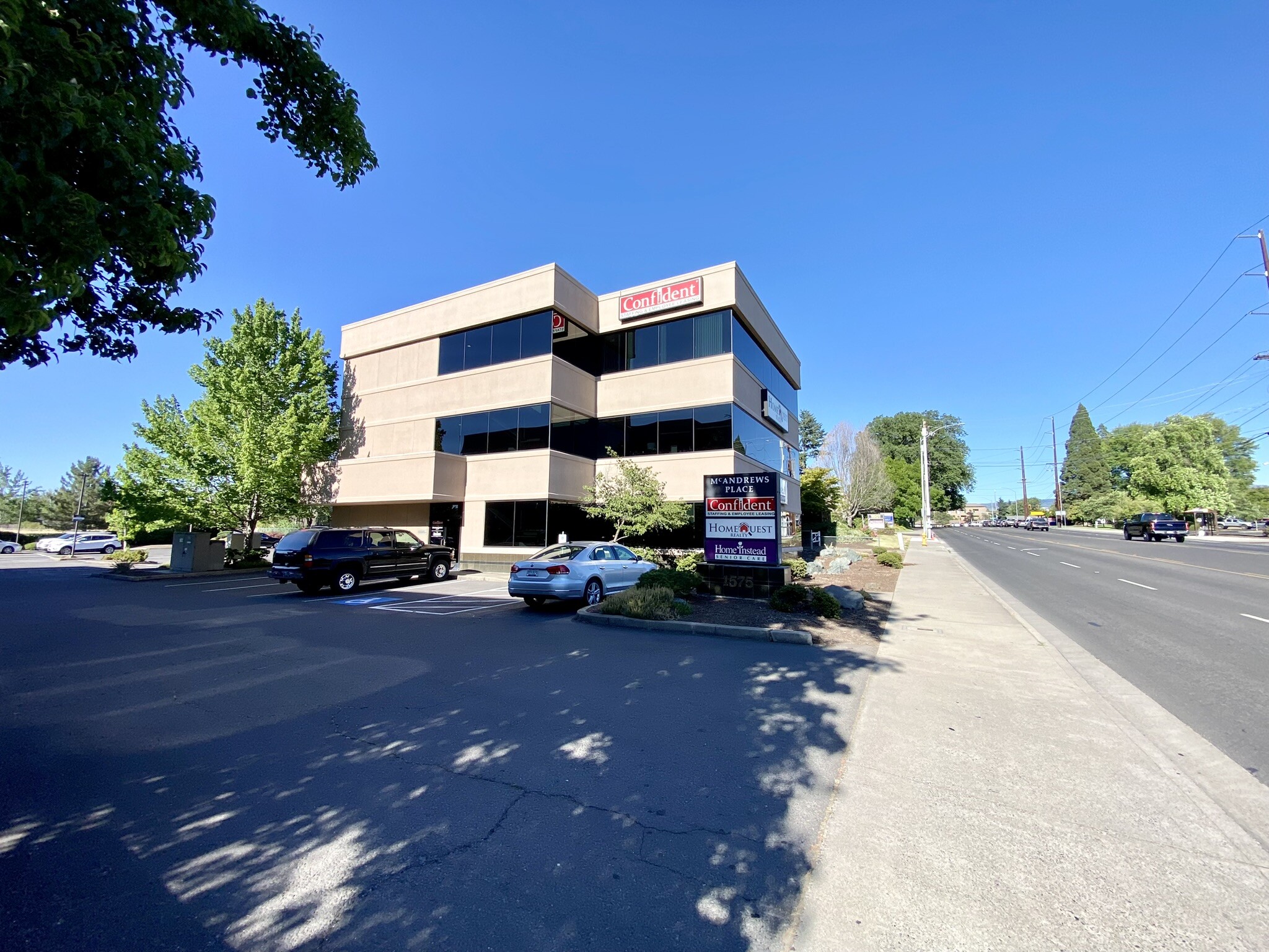 1575 E McAndrews Rd, Medford, OR for lease Building Photo- Image 1 of 2