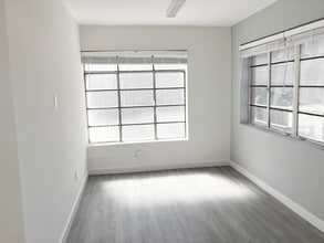 441 S Beverly Dr, Beverly Hills, CA à louer Photo intérieure- Image 2 de 3