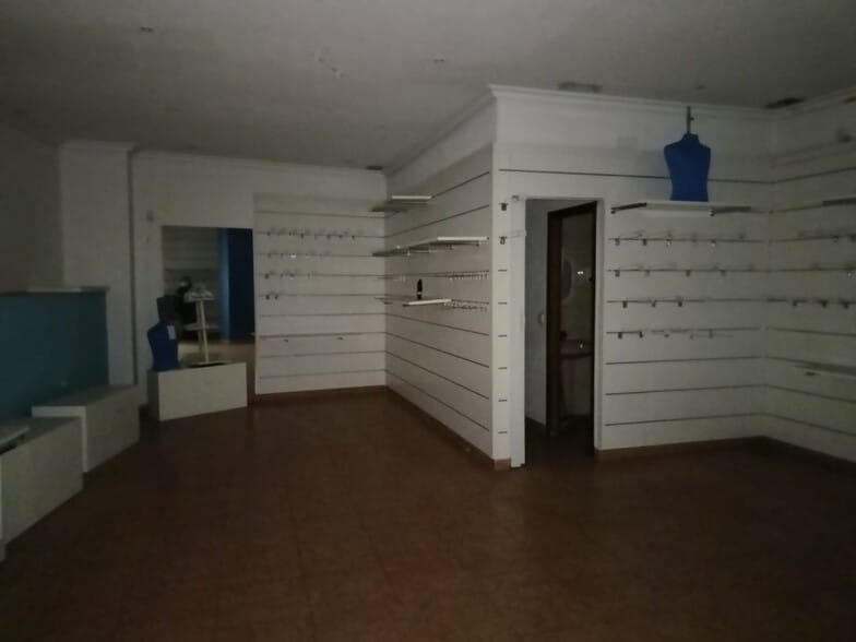 Retail in Cáceres, Cáceres for lease - Building Photo - Image 2 of 6