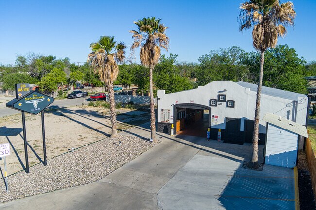 Plus de détails pour 607 W Gibbs St, Del Rio, TX - Commerce de détail à vendre