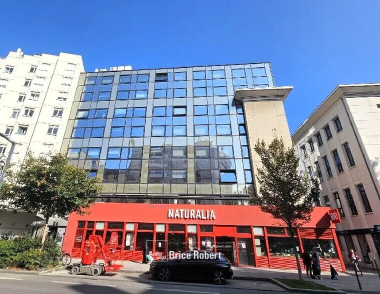 Office in Villeurbanne for lease - Building Photo - Image 1 of 2