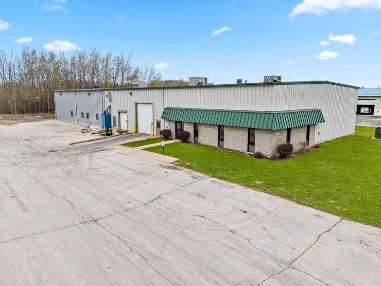 3300 Commodity Ln, Green Bay, WI for lease - Primary Photo - Image 1 of 22