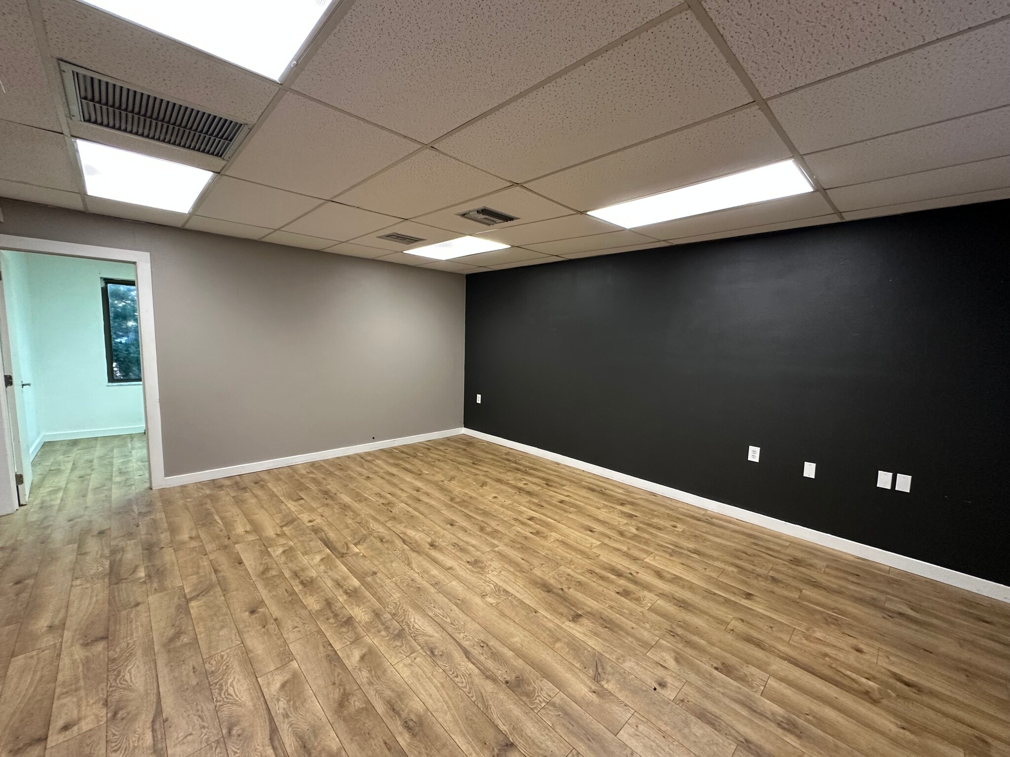 203 E 3rd St, Sanford, FL à louer Photo intérieure- Image 1 de 5