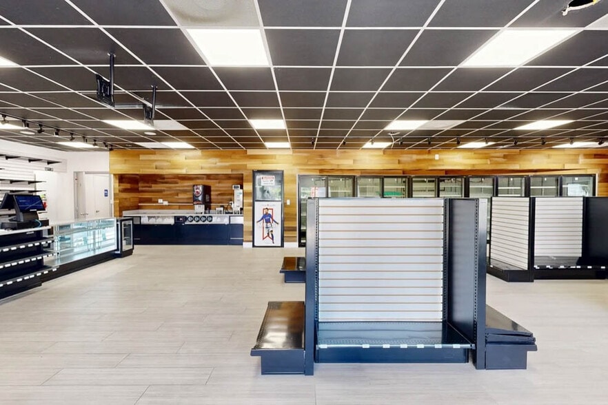 1290 Lantana Rd, Lake Worth, FL for lease - Matterport 3D Scan - Image 2 of 19