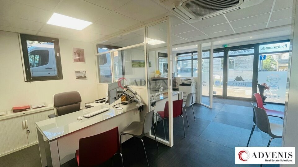 85 Avenue Montesquieu, Saint-Médard-en-Jalles for sale - Interior Photo - Image 2 of 7