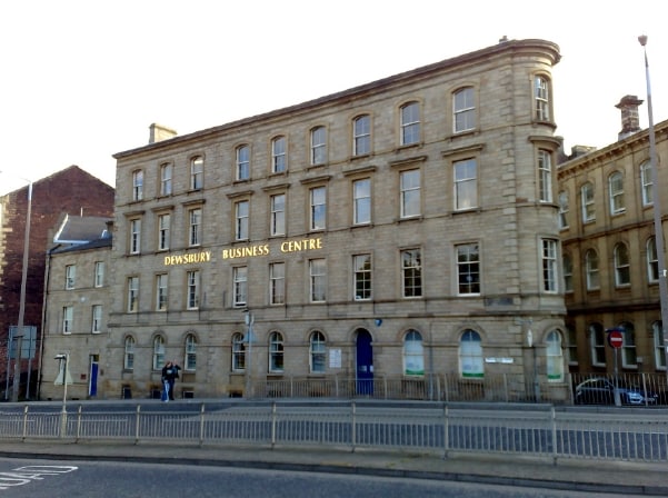 9-13 Wellington Rd, Dewsbury à louer - Photo principale - Image 2 de 22