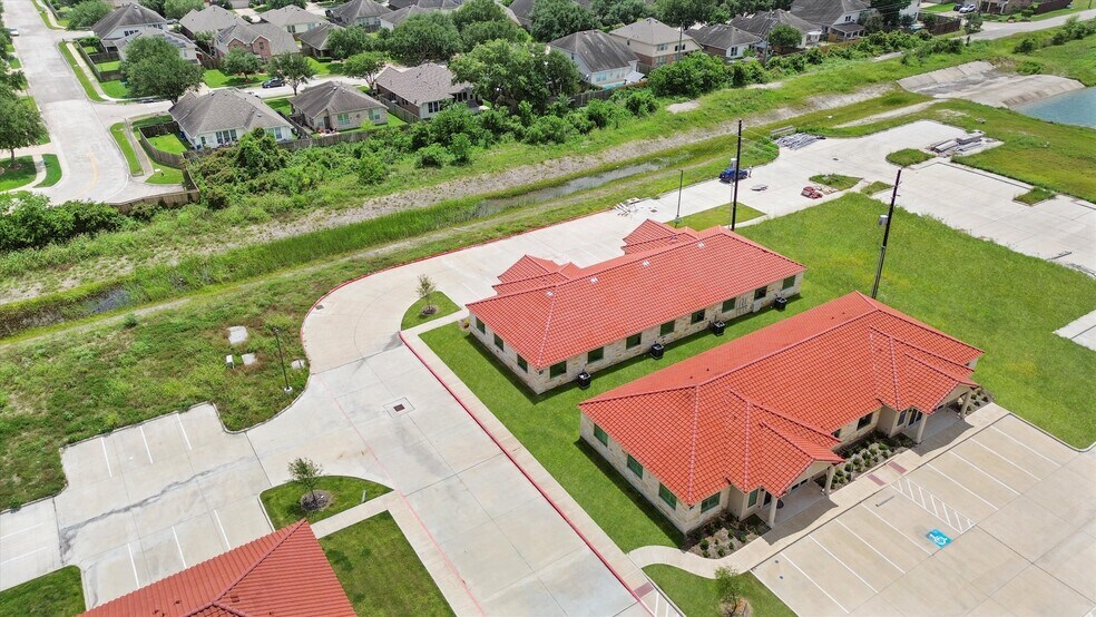 2743 Smith Ranch Rd, Pearland, TX à louer - Photo du bâtiment - Image 2 de 4