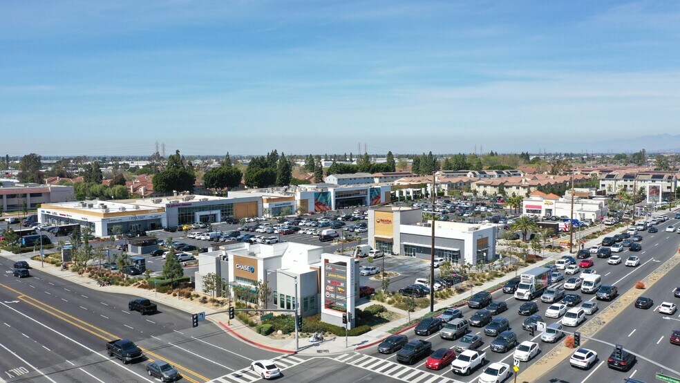 7911-7927 Garden Grove Blvd, Garden Grove, CA à louer - Photo du bâtiment - Image 1 de 9