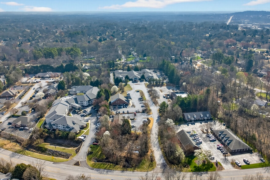 5 Hawthorne Park Ct, Greenville, SC à louer - Photo du bâtiment - Image 2 de 9