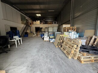 Plus de détails pour Local d'activités à louer