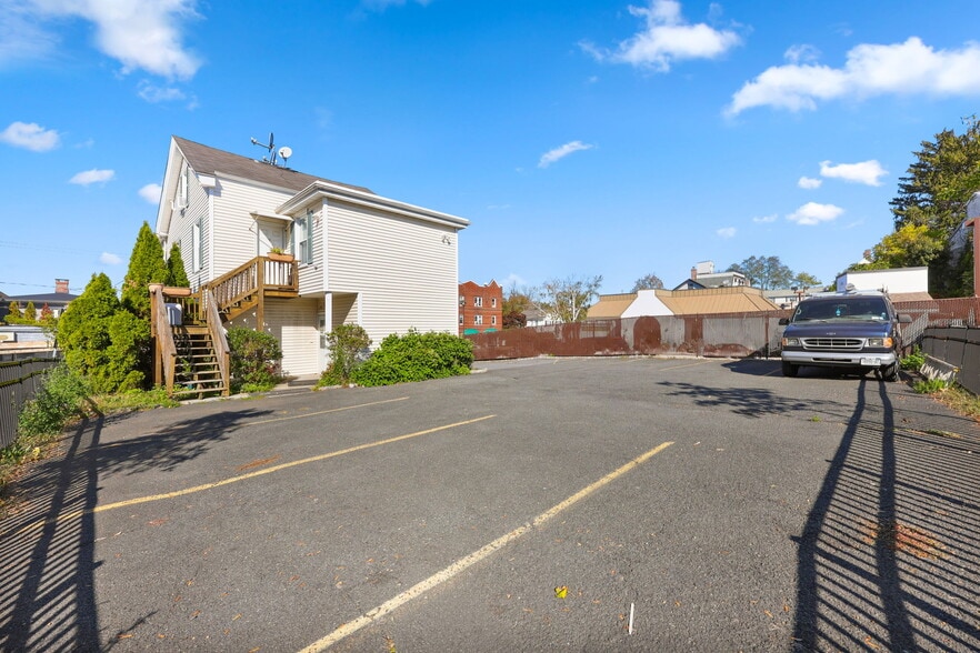 13 N Water St, Greenwich, CT for lease - Building Photo - Image 2 of 7