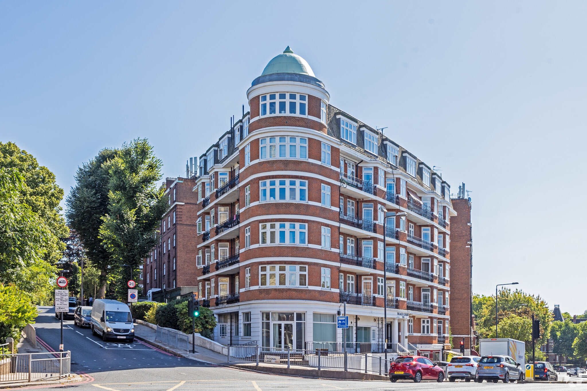 250 Finchley Rd, London for lease Primary Photo- Image 1 of 4