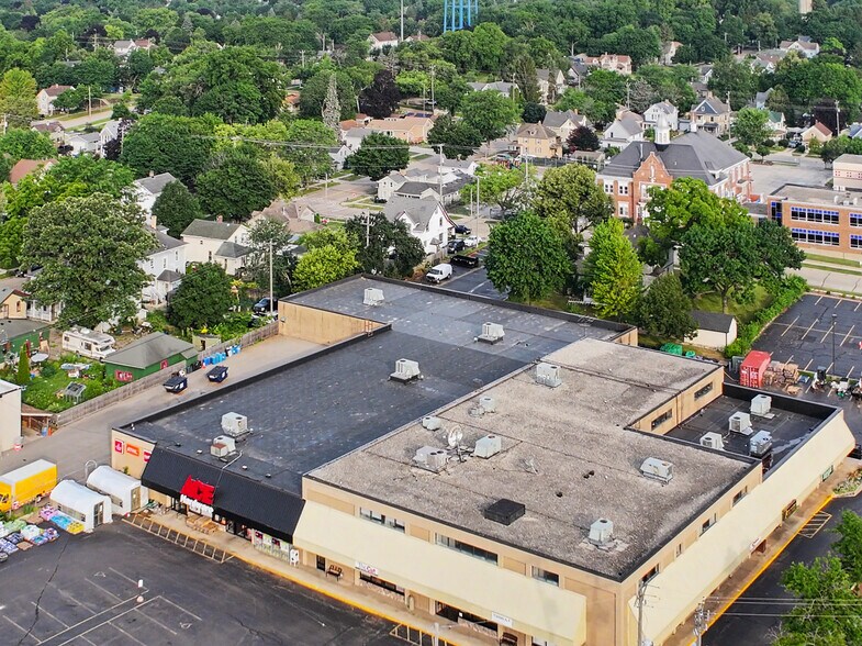 441 Milwaukee Ave, Burlington, WI à vendre - Photo du bâtiment - Image 2 de 13