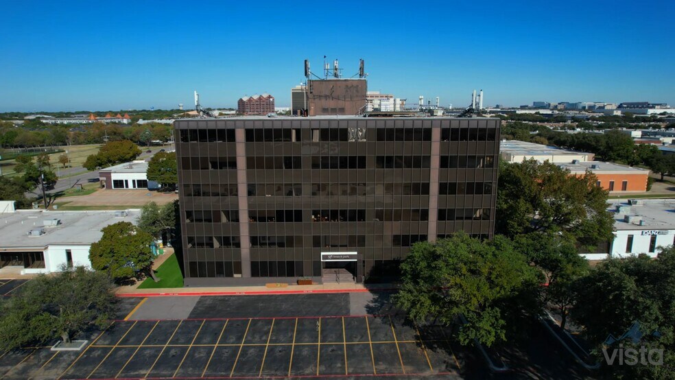 13740 Midway Rd, Farmers Branch, TX à louer - Vidéo sur l’inscription commerciale - Image 2 de 10