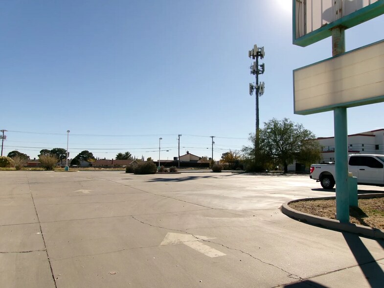 3026 Trawood Dr, El Paso, TX à vendre - Photo du bâtiment - Image 2 de 9