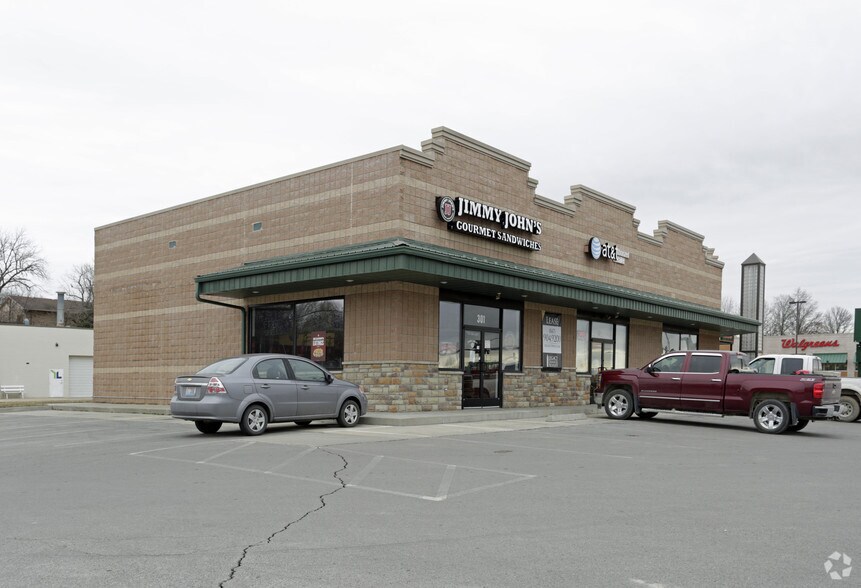 301-317 S Commercial St, Harrisonville, MO for lease - Building Photo - Image 2 of 2