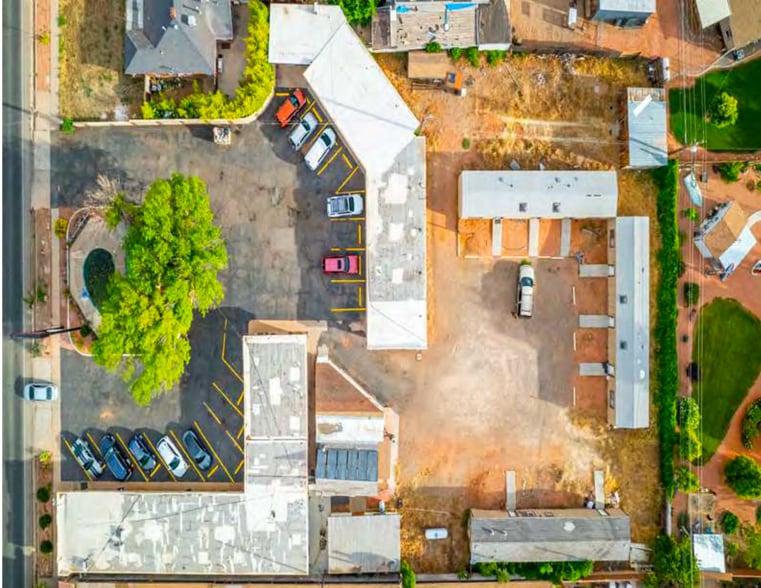 330 S 100 E, Kanab, UT à vendre - Photo du bâtiment - Image 3 de 10