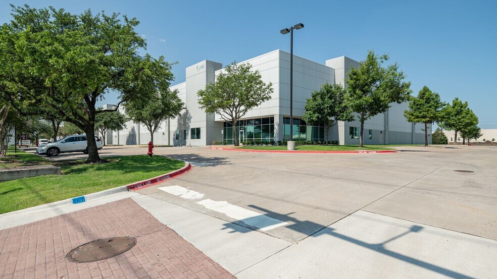 925 Freeport Pky, Coppell, TX à louer - Photo du bâtiment - Image 2 de 4