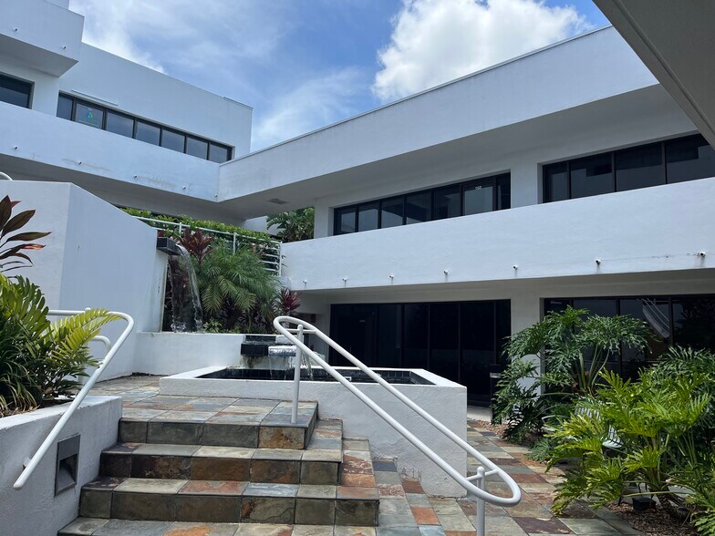 8660 College Pky, Fort Myers, FL à louer - Photo du bâtiment - Image 3 de 8