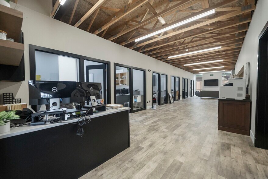 616 Clay St, Cedar Falls, IA à vendre - Photo du bâtiment - Image 3 de 11