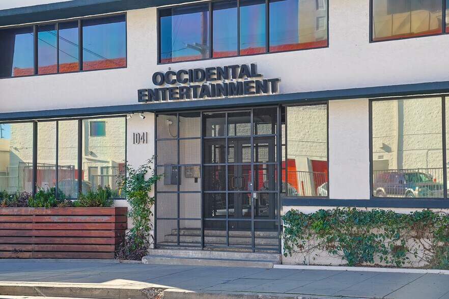 1041 N Mansfield Ave, Los Angeles, CA à vendre - Photo du bâtiment - Image 3 de 25