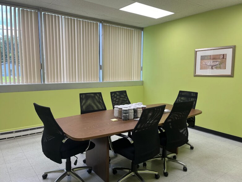 1119 Kickapoo St, Lincoln, IL for lease - Interior Photo - Image 3 of 11