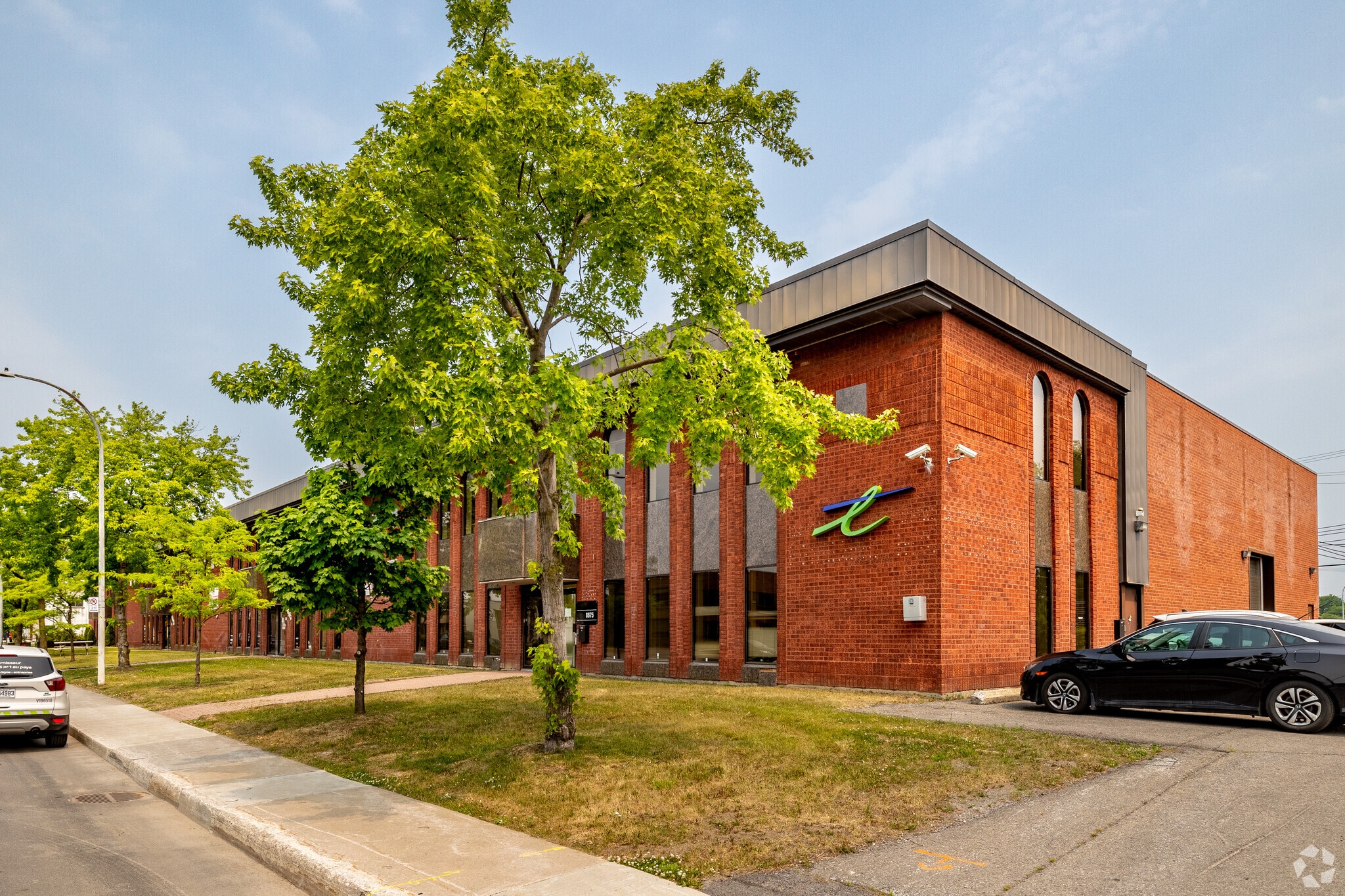 8675-8705 St Creusot, Montréal, QC for lease Primary Photo- Image 1 of 6