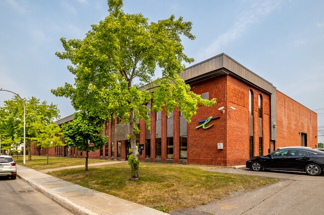 Plus de détails pour 8675-8705 St Creusot, Montréal, QC - Industriel à louer