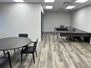 99 W Hawthorne Ave, Valley Stream, NY à louer Photo intérieure- Image 1 de 6