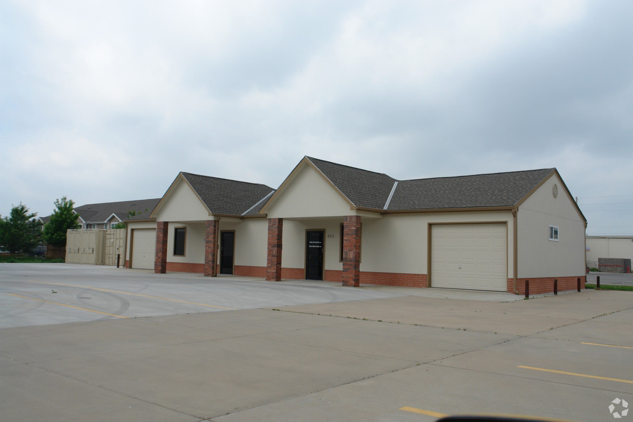621-633 N Kessler St, Wichita, KS for lease Primary Photo- Image 1 of 44