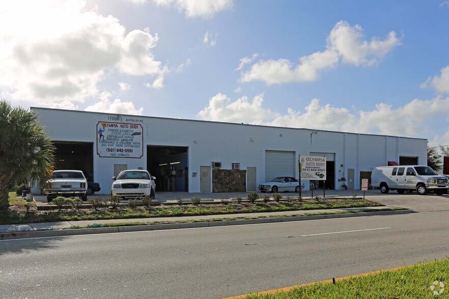 1700 Australian Ave, Riviera Beach, FL à louer - Photo du bâtiment - Image 3 de 6