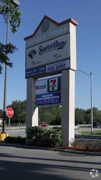 1168-1258 Jacaranda Blvd, Venice, FL à louer - Photo du bâtiment - Image 3 de 8