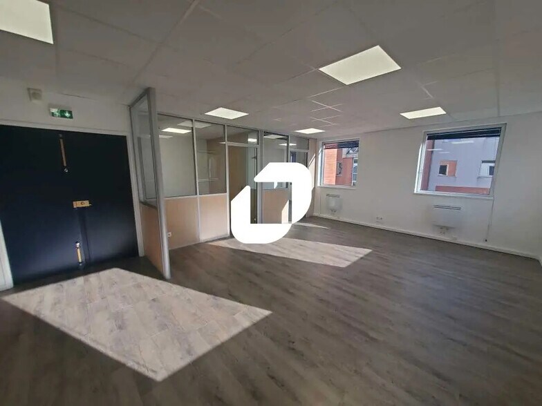 110 Rue Du Lieutenant Petit Leroy, Chevilly-Larue à louer - Photo du bâtiment - Image 3 de 20